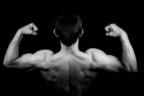 Stretching bicipiti: migliora braccia e spalle